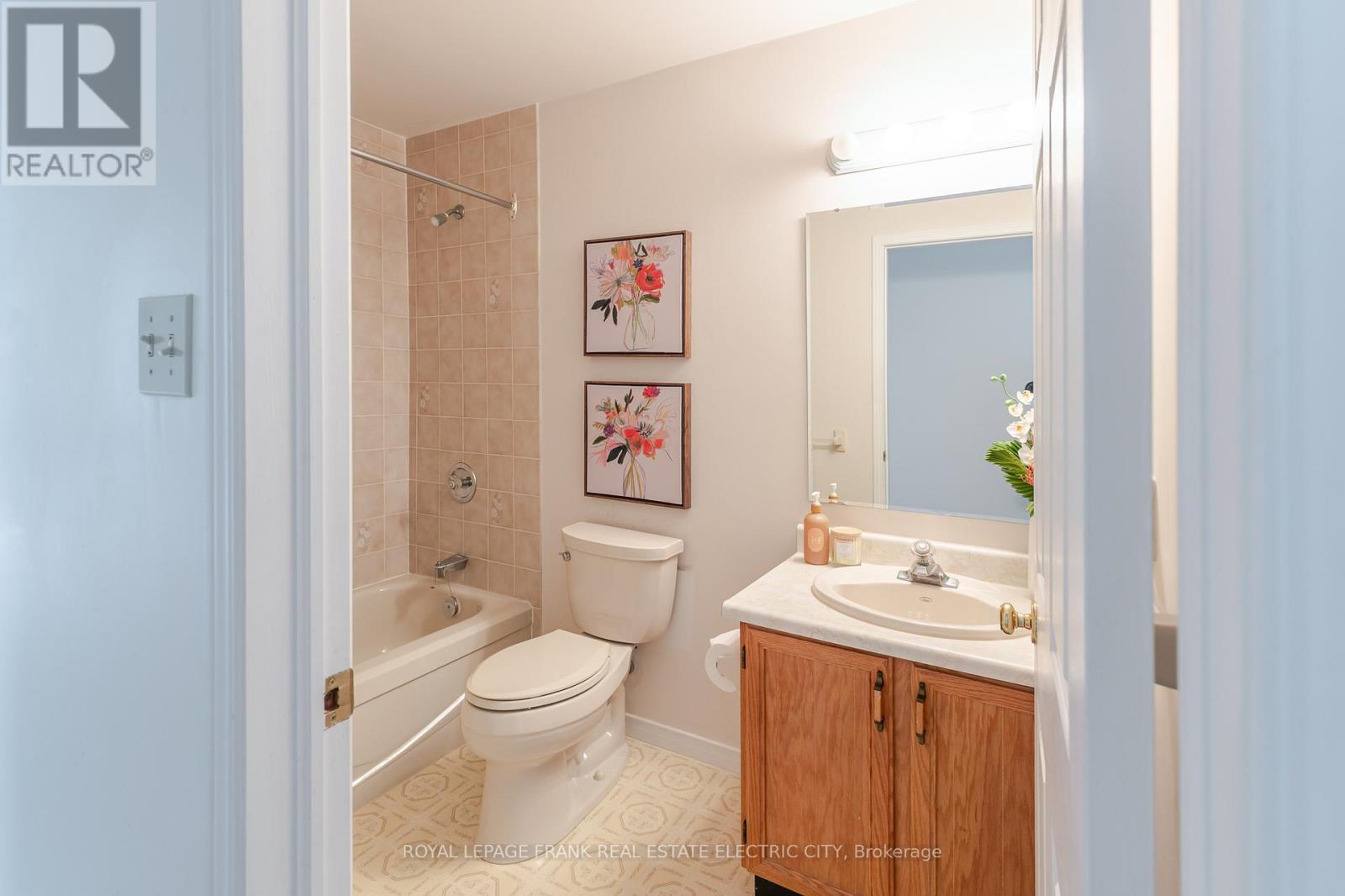 30 - 36 Champlain Crescent, Peterborough (Northcrest Ward 5), ON - Indoor Photo Showing Bathroom