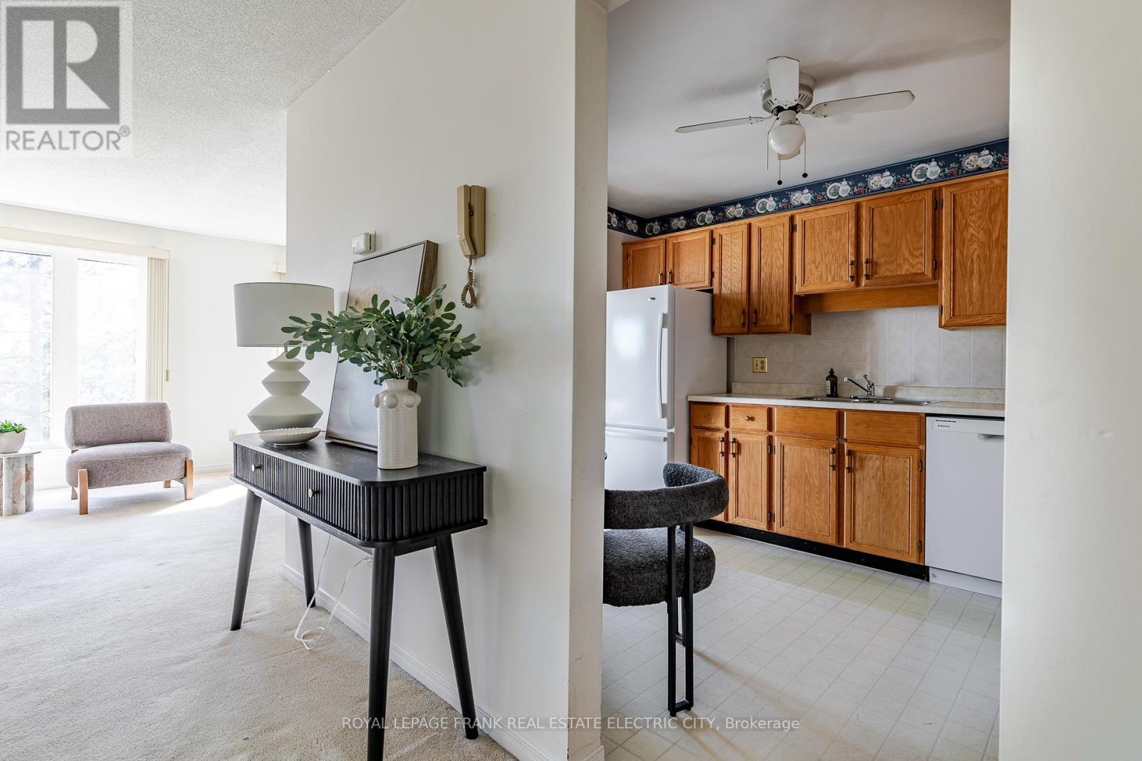 30 - 36 Champlain Crescent, Peterborough (Northcrest Ward 5), ON - Indoor