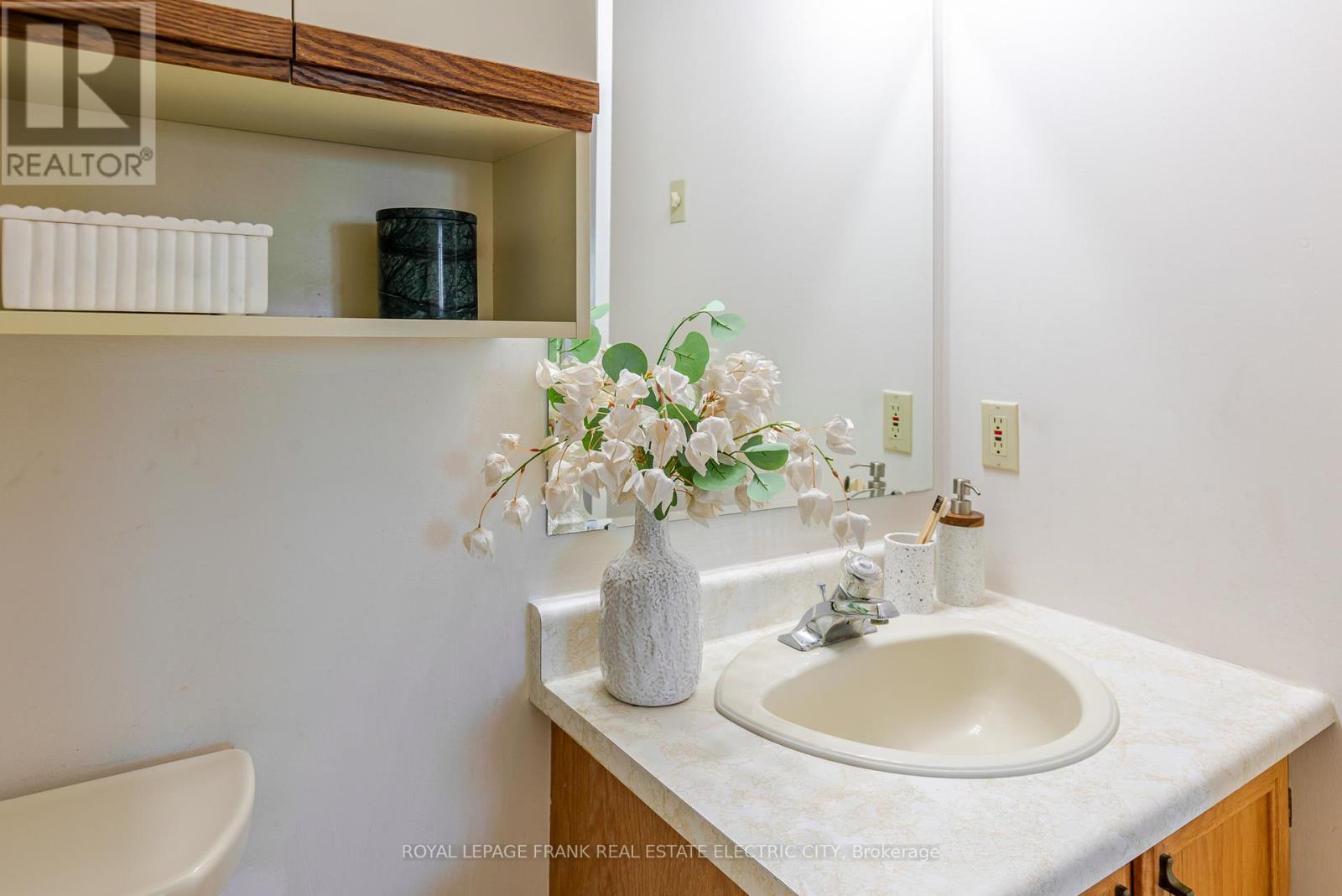 30 - 36 Champlain Crescent, Peterborough (Northcrest Ward 5), ON - Indoor Photo Showing Bathroom