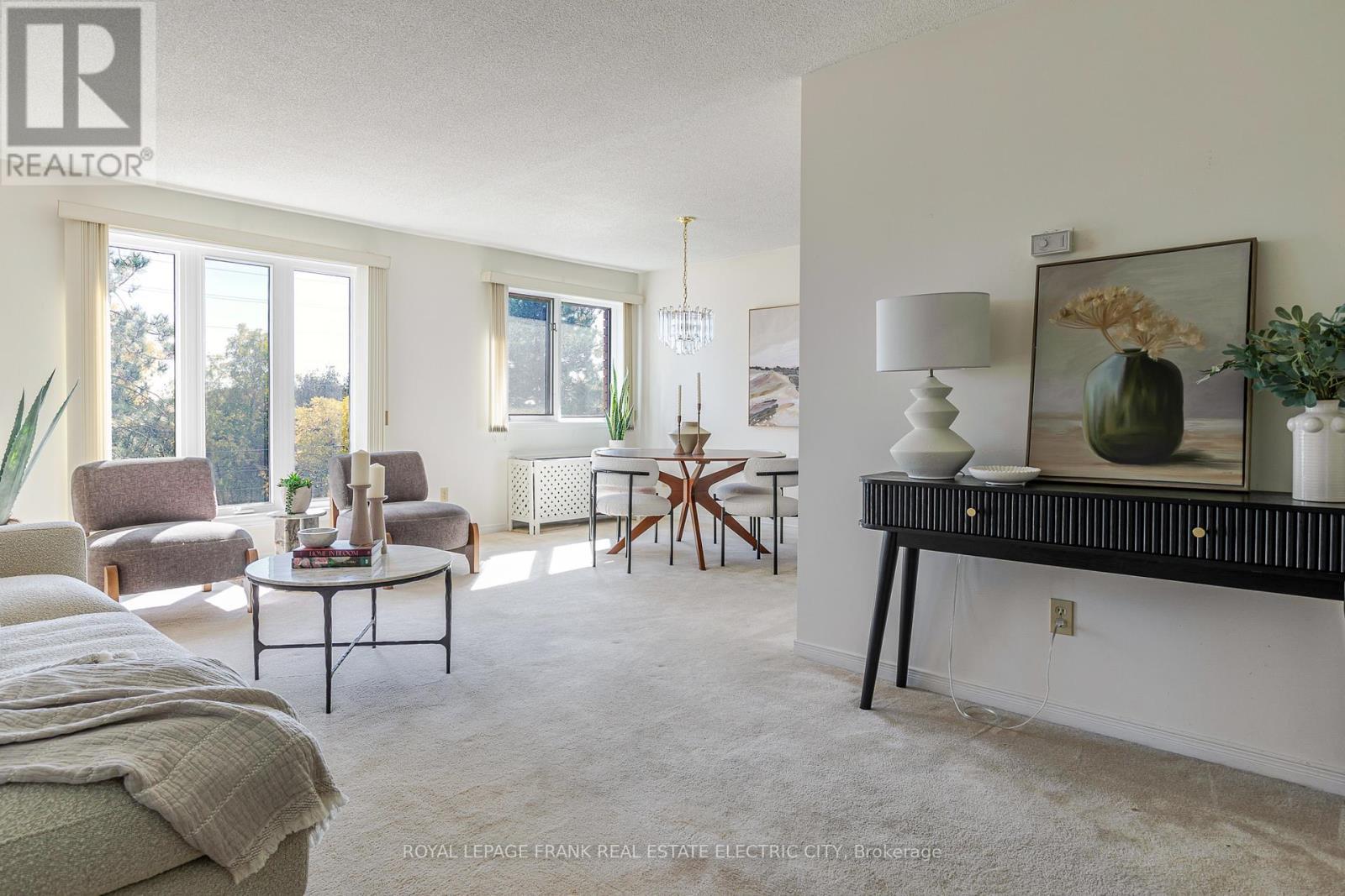 30 - 36 Champlain Crescent, Peterborough (Northcrest Ward 5), ON - Indoor Photo Showing Living Room