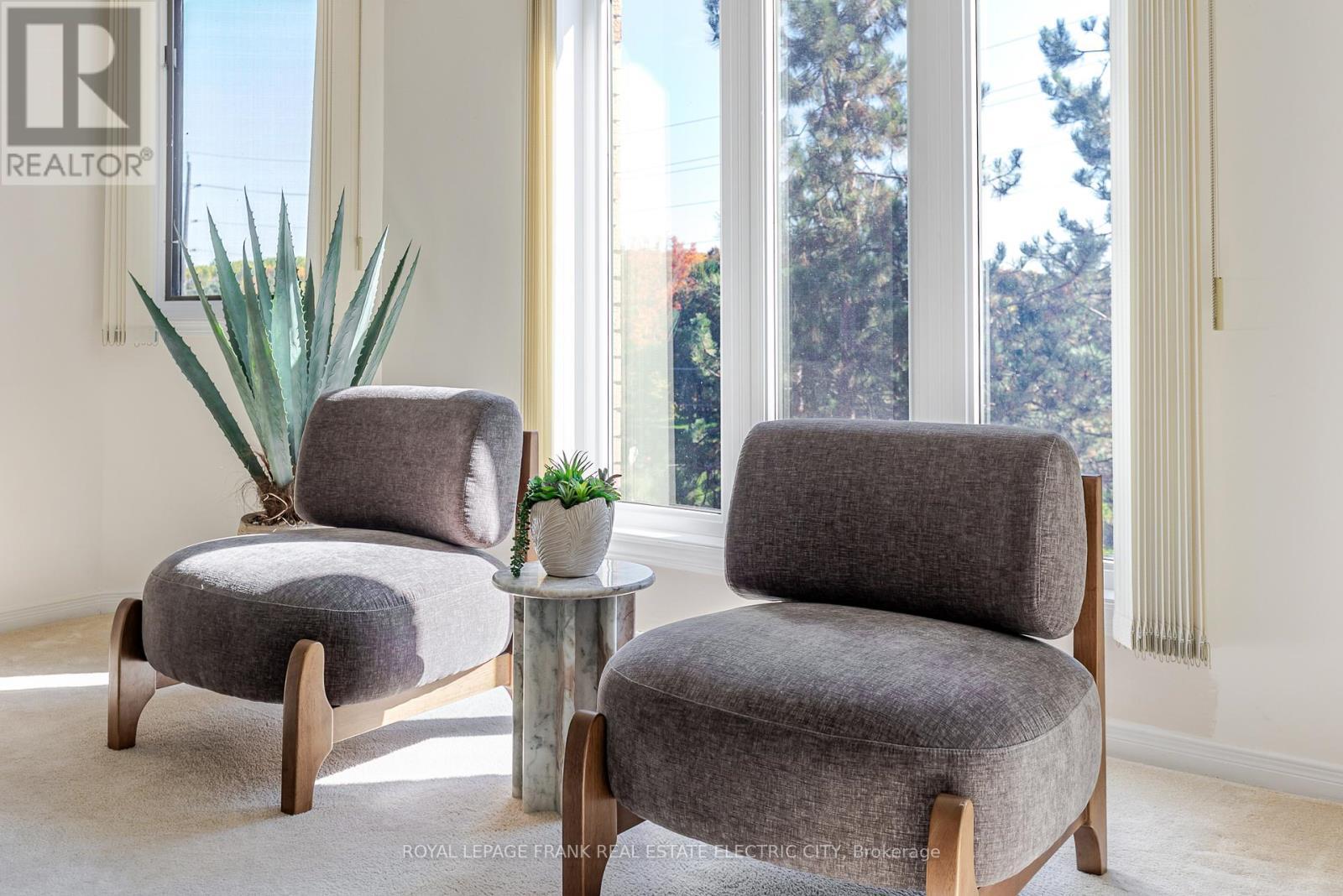 30 - 36 Champlain Crescent, Peterborough (Northcrest Ward 5), ON - Indoor