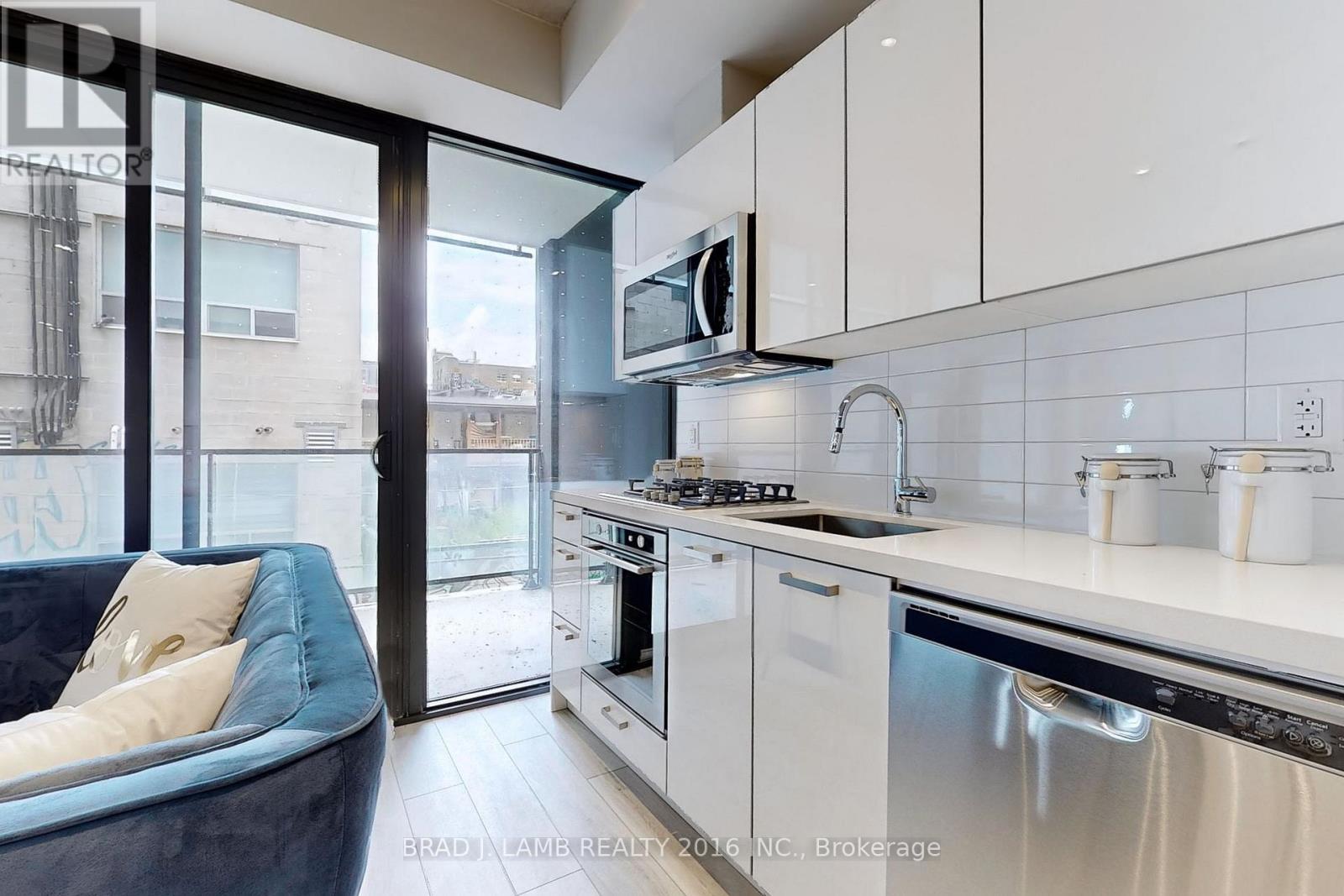 202 - 458 Richmond Street W, Toronto, ON - Indoor Photo Showing Kitchen With Stainless Steel Kitchen With Upgraded Kitchen