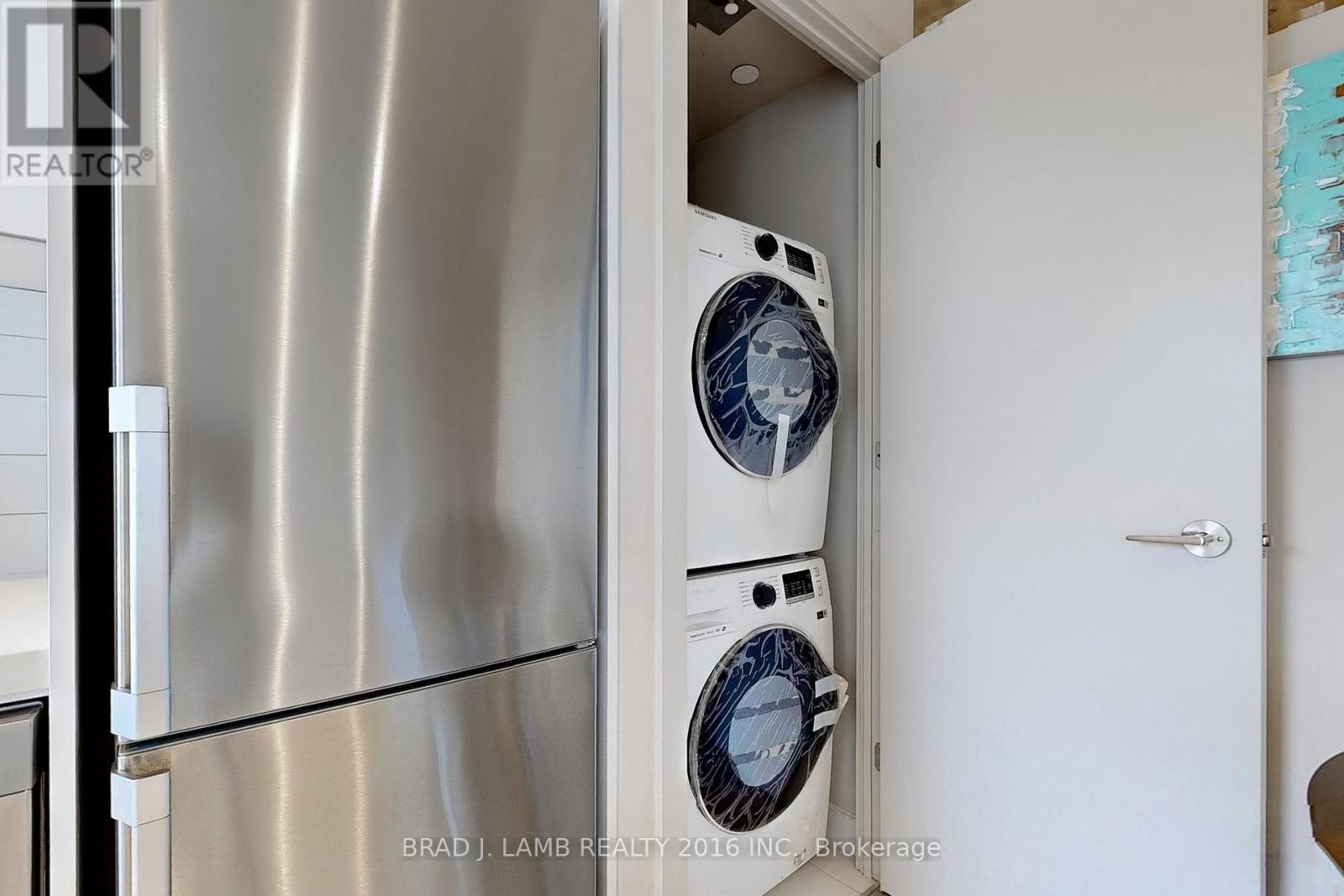 202 - 458 Richmond Street W, Toronto, ON - Indoor Photo Showing Laundry Room