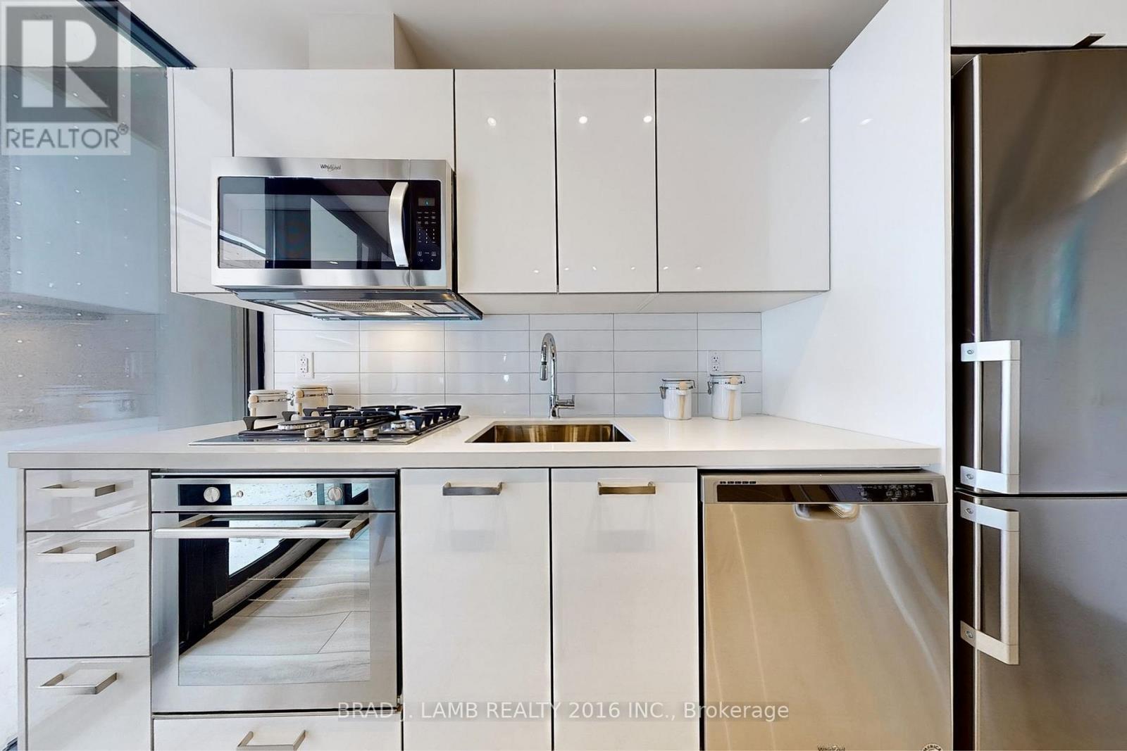 202 - 458 Richmond Street W, Toronto, ON - Indoor Photo Showing Kitchen With Upgraded Kitchen