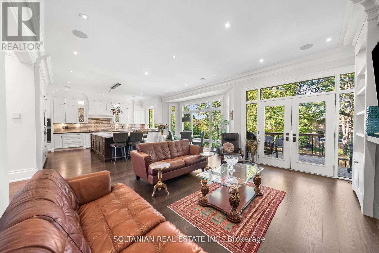 352 Patricia Avenue, Toronto, ON - Indoor Photo Showing Living Room