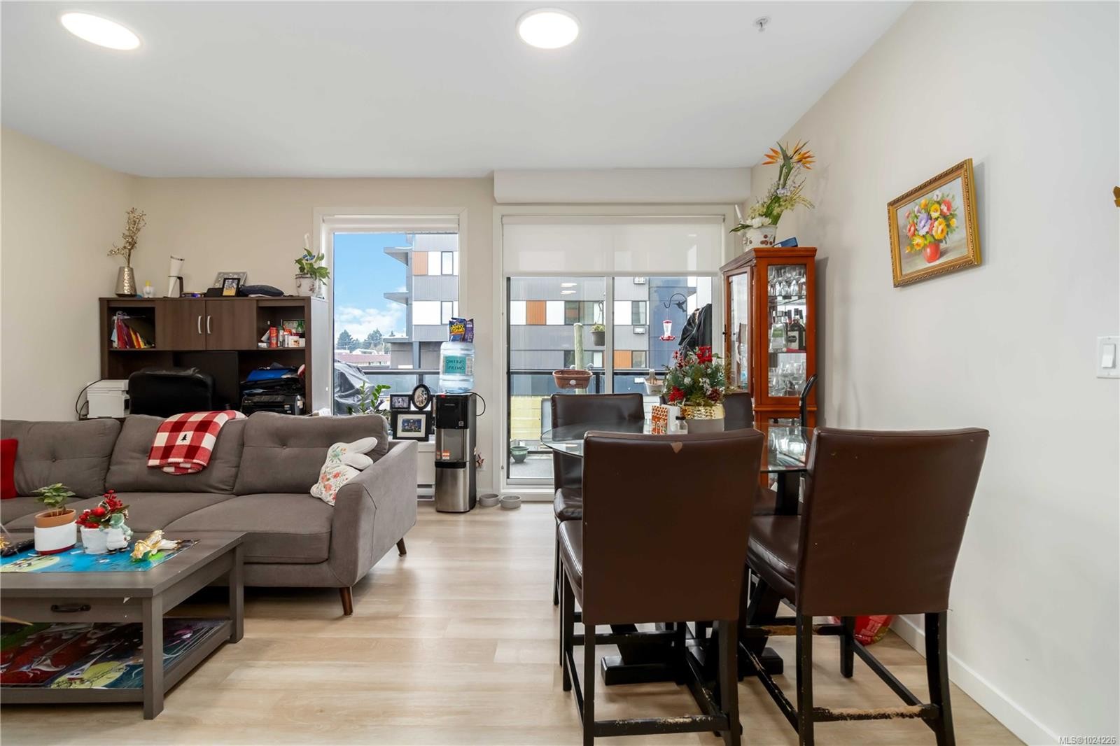 202-815 Orono Ave, Langford, BC - Indoor Photo Showing Living Room