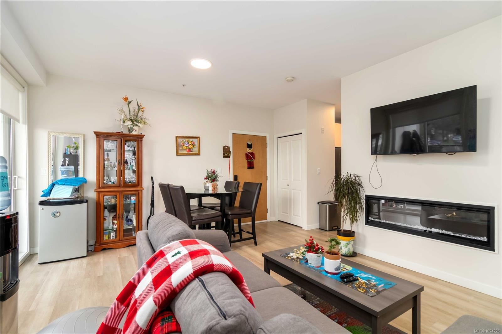 202-815 Orono Ave, Langford, BC - Indoor Photo Showing Living Room With Fireplace
