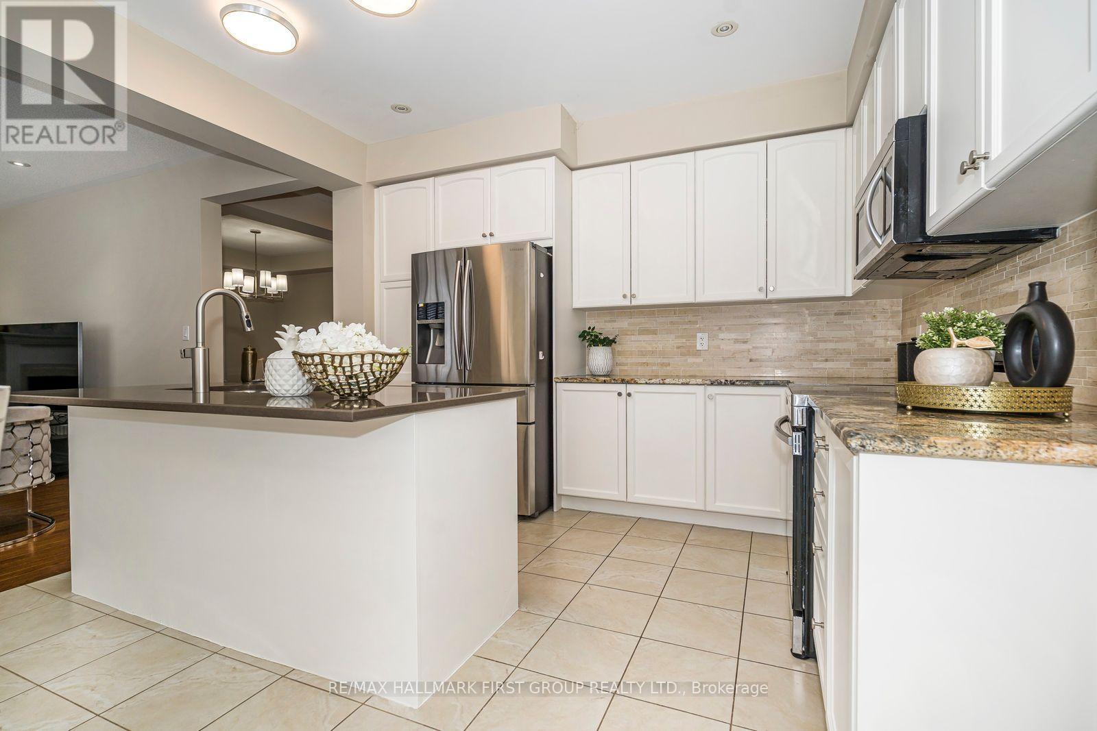 49 Bignell Crescent, Ajax, ON - Indoor Photo Showing Kitchen With Upgraded Kitchen