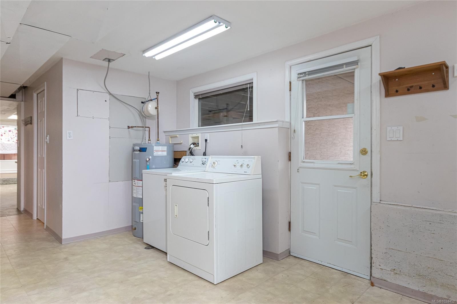 1697 Cedarwood Close, Saanich, BC