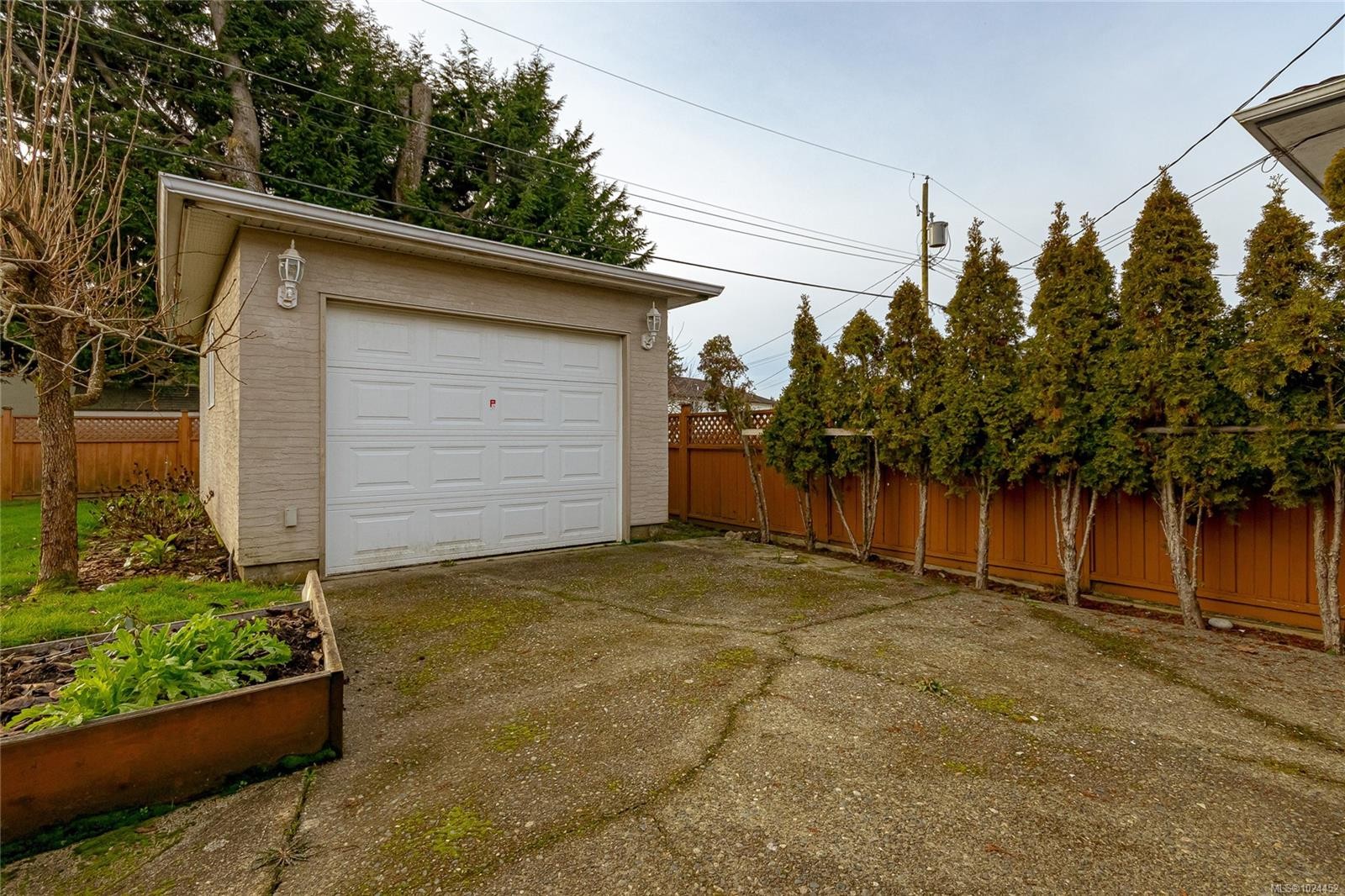 1697 Cedarwood Close, Saanich, BC