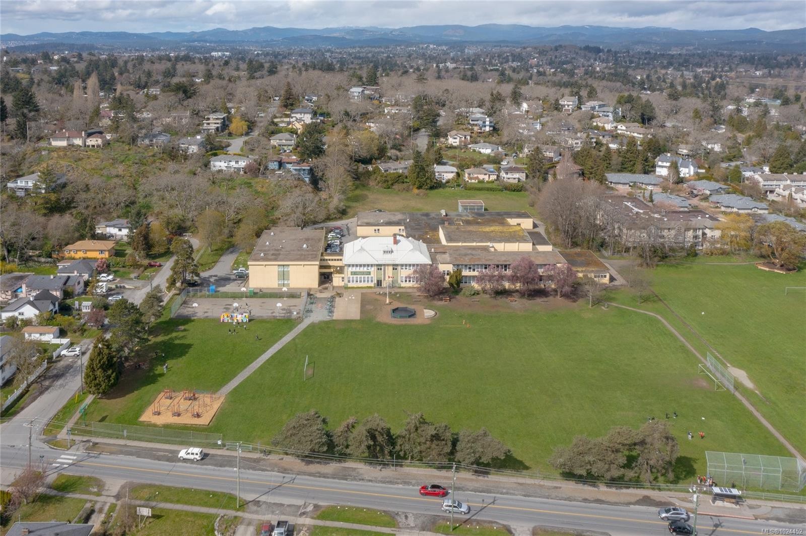 1697 Cedarwood Close, Saanich, BC