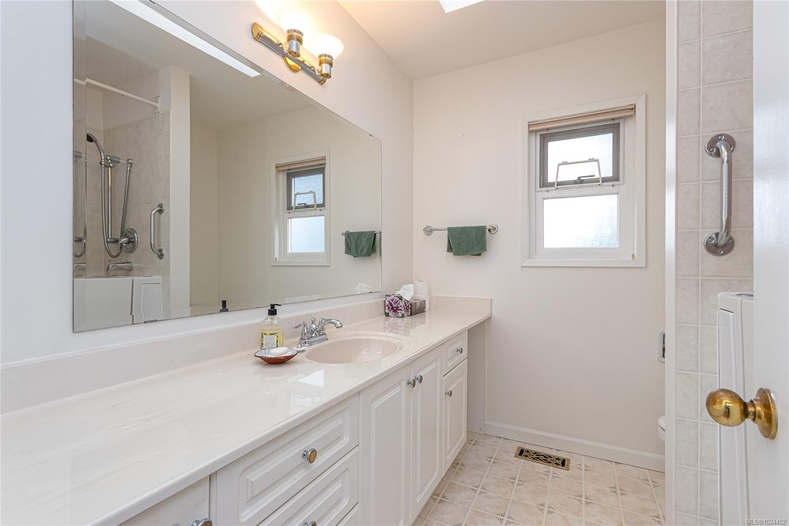 1697 Cedarwood Close, Saanich, BC