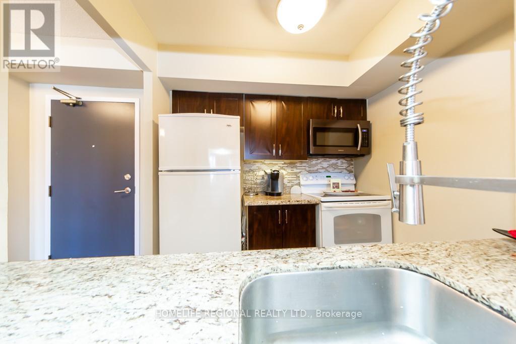 202 - 1665 Pickering Parkway, Pickering, ON - Indoor Photo Showing Kitchen