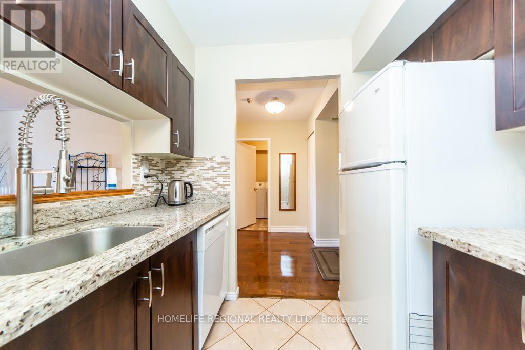 202 - 1665 Pickering Parkway, Pickering, ON - Indoor Photo Showing Kitchen