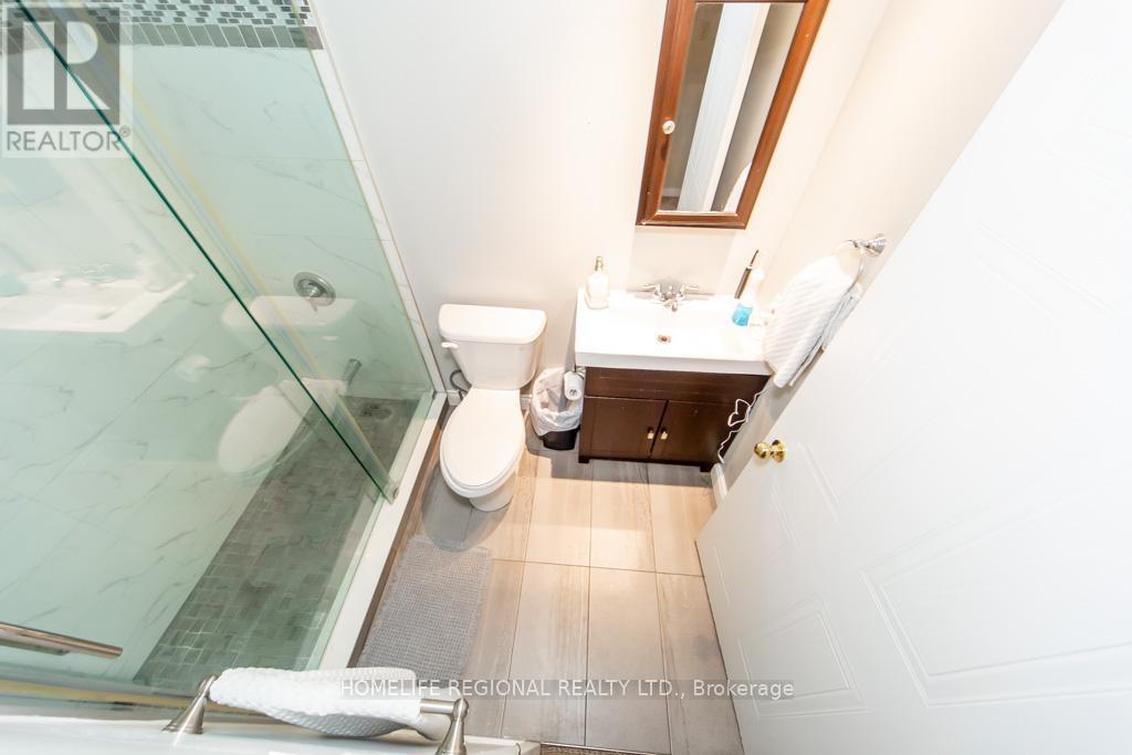 202 - 1665 Pickering Parkway, Pickering, ON - Indoor Photo Showing Bathroom