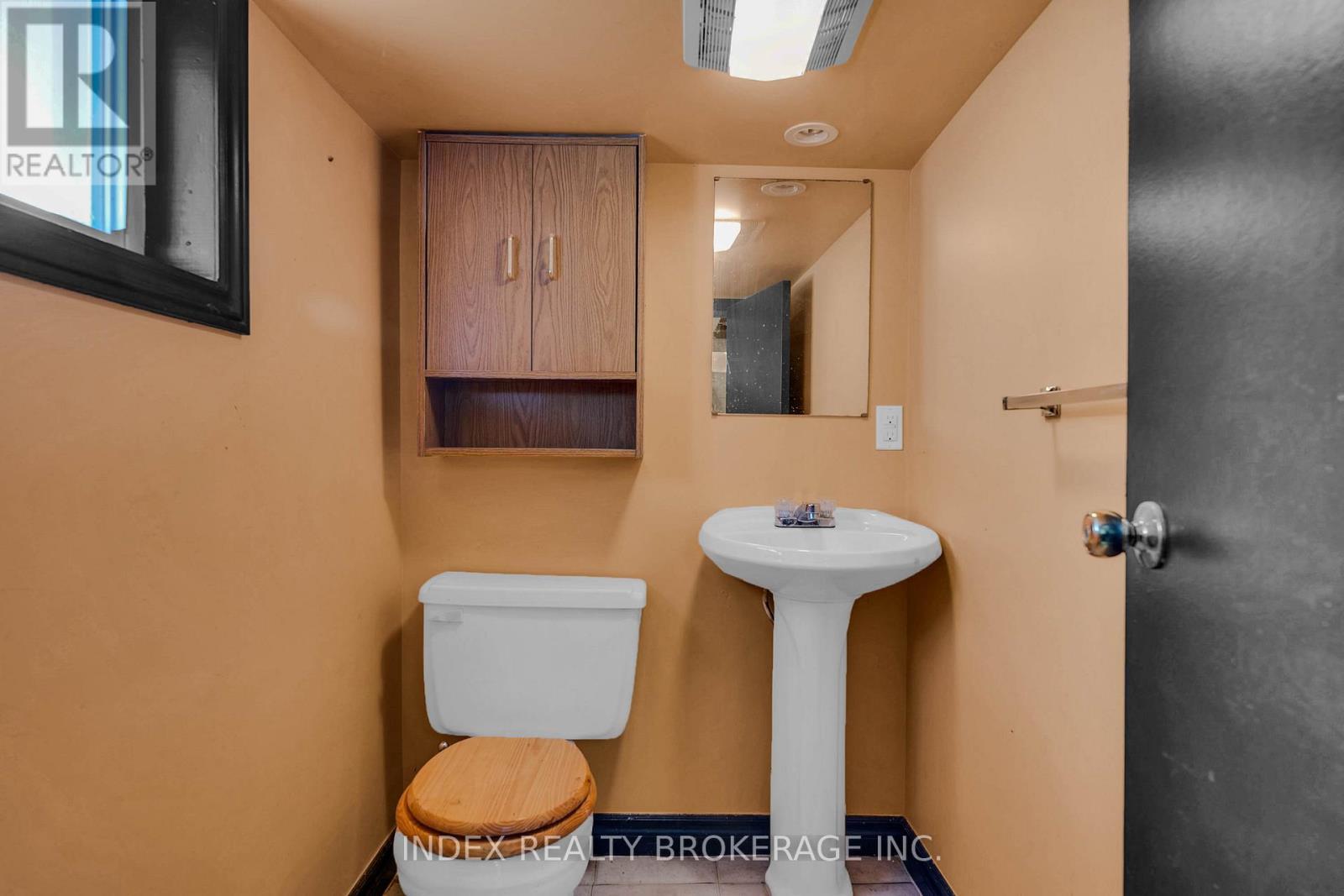 86 Gibbons Street, Oshawa, ON - Indoor Photo Showing Bathroom