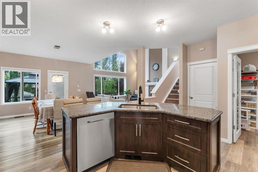405 Kincora Drive Nw, Calgary, AB - Indoor Photo Showing Kitchen