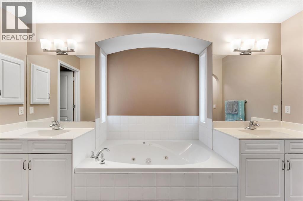 405 Kincora Drive Nw, Calgary, AB - Indoor Photo Showing Bathroom
