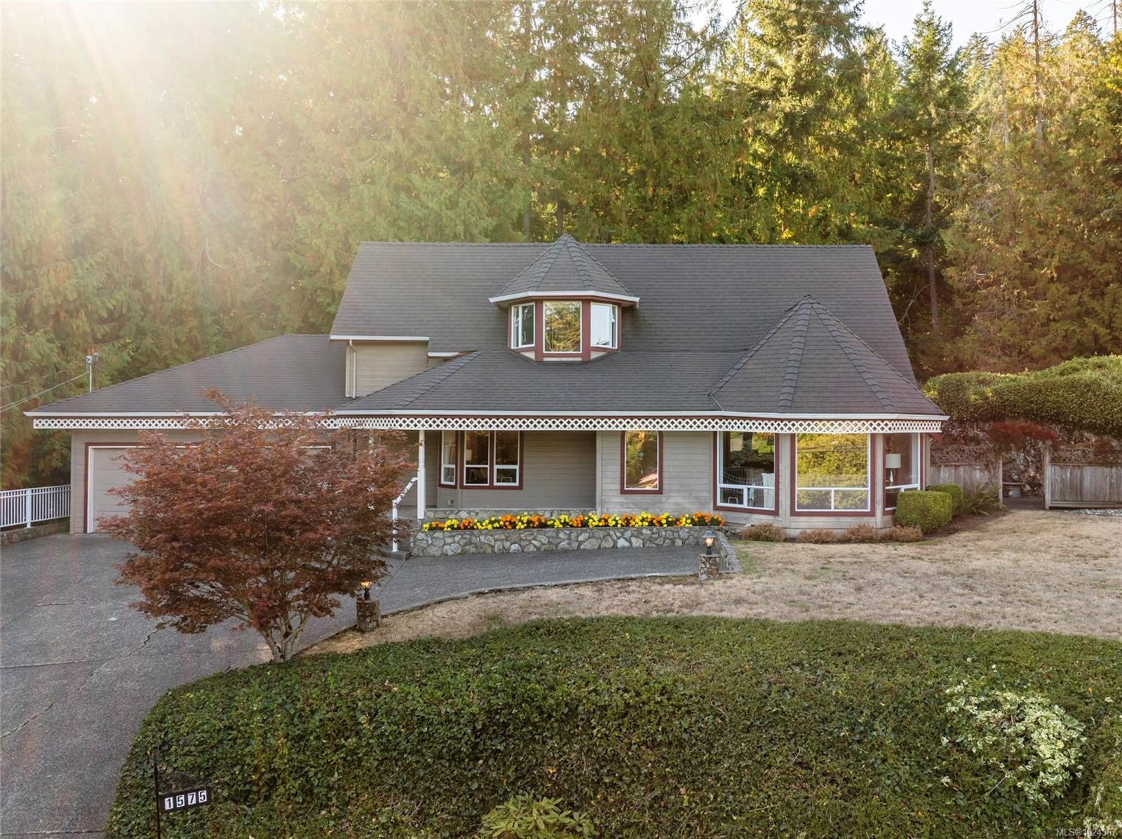 1575 Dean Park Rd, North Saanich, BC