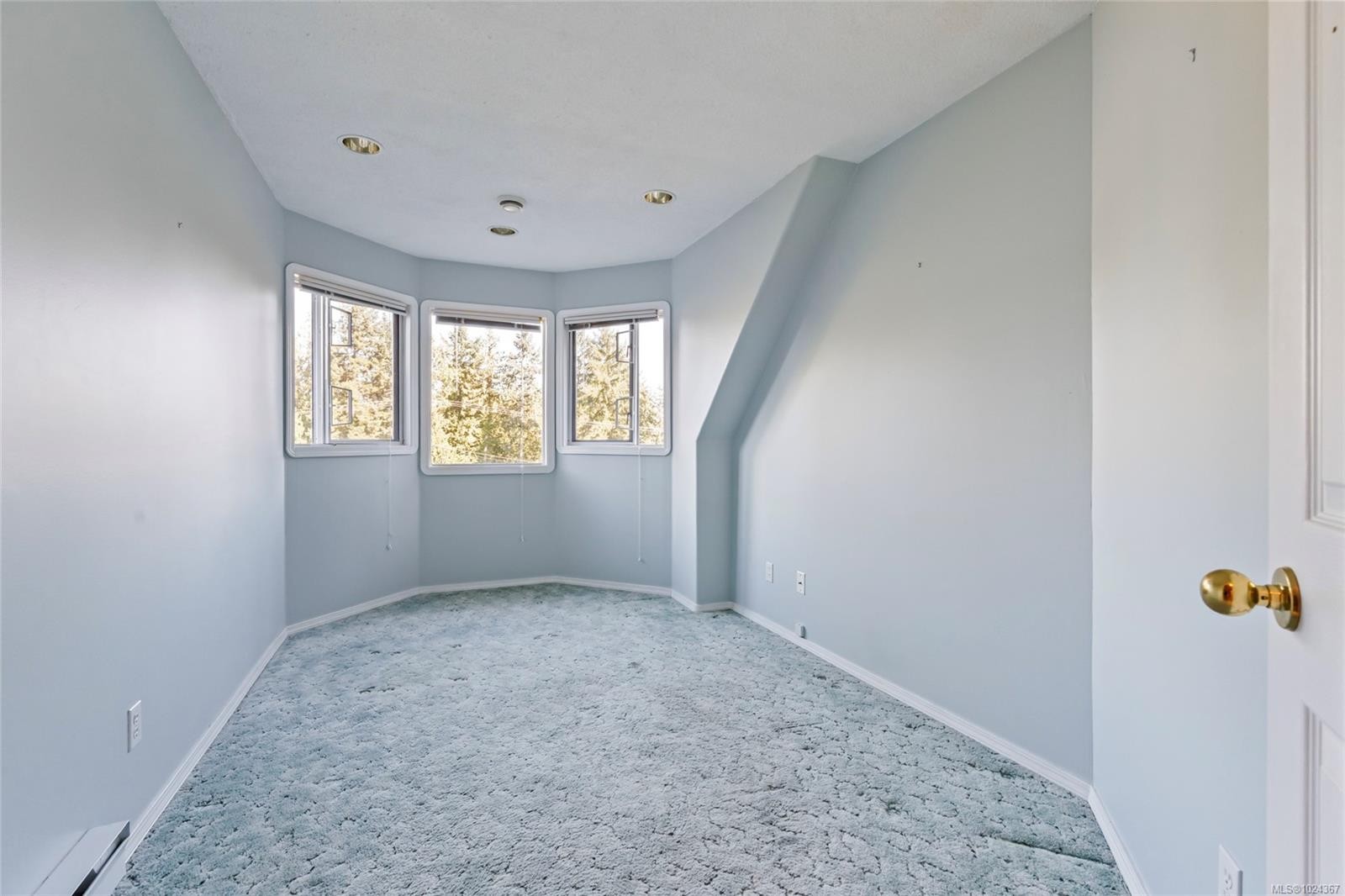 1575 Dean Park Rd, North Saanich, BC