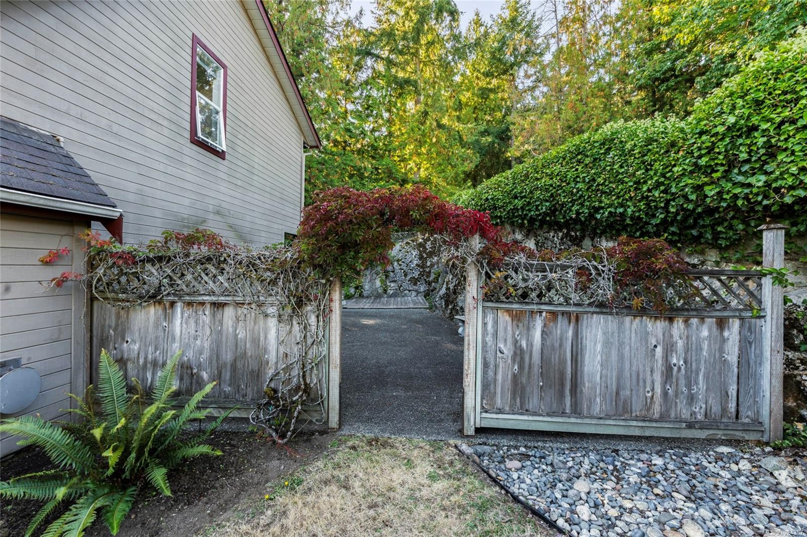 1575 Dean Park Rd, North Saanich, BC