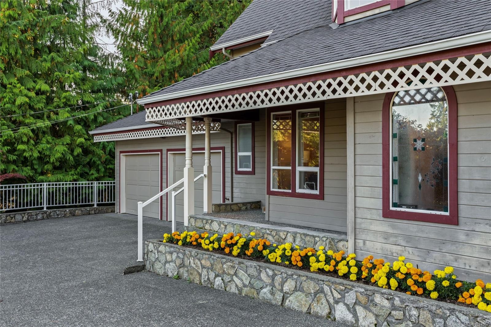 1575 Dean Park Rd, North Saanich, BC