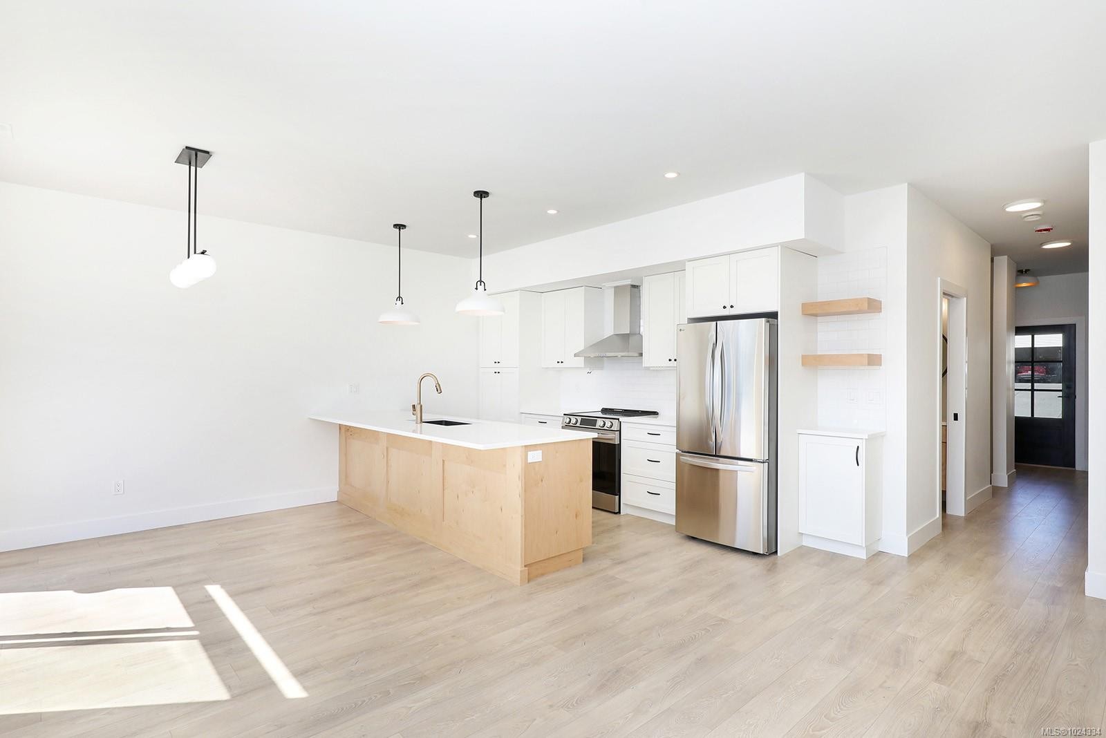 B-1369 Galerno Rd, Campbell River, BC - Indoor Photo Showing Kitchen With Upgraded Kitchen
