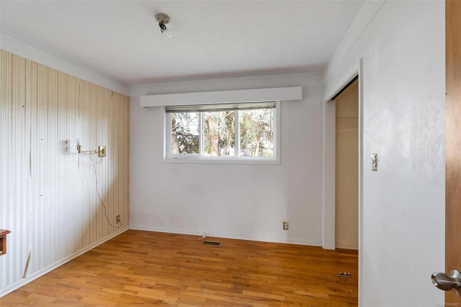 2227 Edgelow St, Saanich, BC