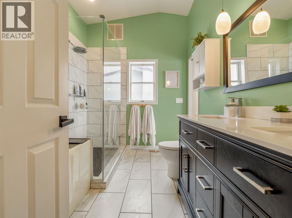 Upstairs 5pc bathroom with heated floors - 90 Chippewa Crescent W, Lethbridge, AB - Indoor Photo Showing Bathroom