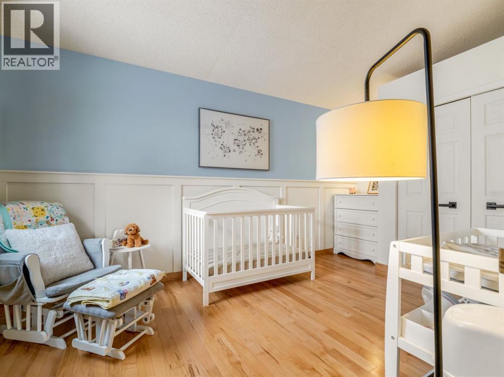 Upstairs bedroom - 90 Chippewa Crescent W, Lethbridge, AB - Indoor Photo Showing Bedroom