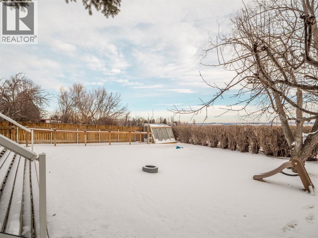 Spacious backyard - 90 Chippewa Crescent W, Lethbridge, AB - Outdoor