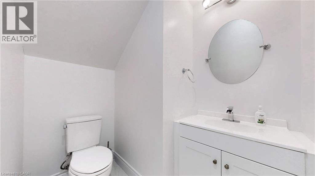 85 Albany Avenue, Hamilton, ON - Indoor Photo Showing Bathroom