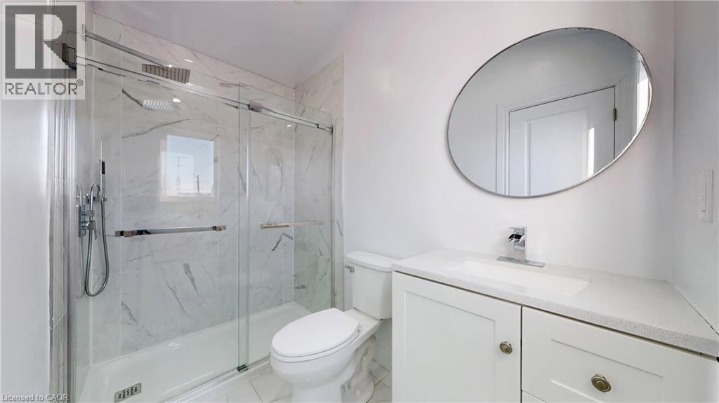 85 Albany Avenue, Hamilton, ON - Indoor Photo Showing Bathroom