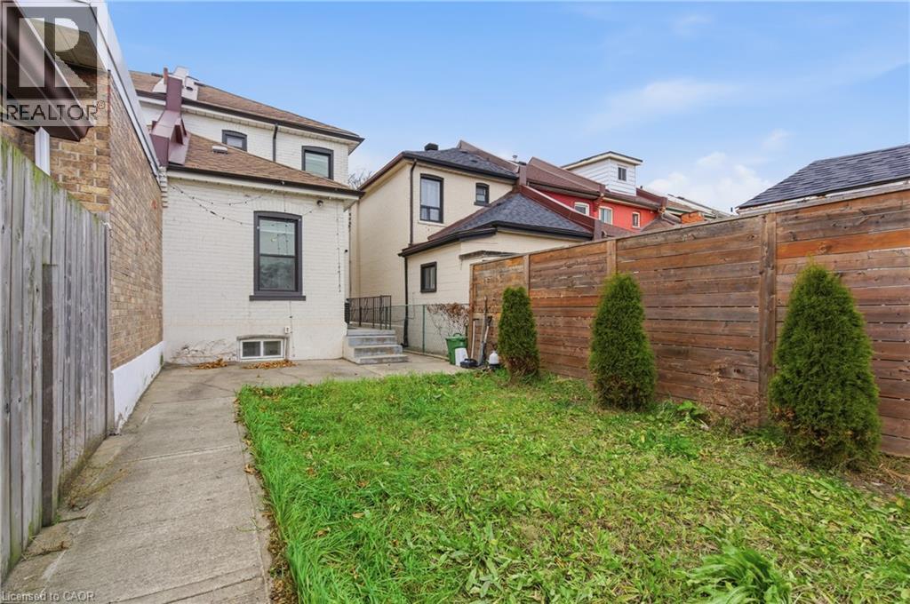 View of yard - 40 Fullerton Avenue, Hamilton, ON - Outdoor