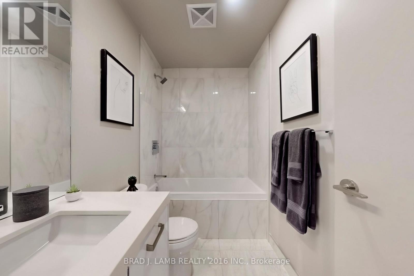 1207 - 458 Richmond Street W, Toronto, ON - Indoor Photo Showing Bathroom