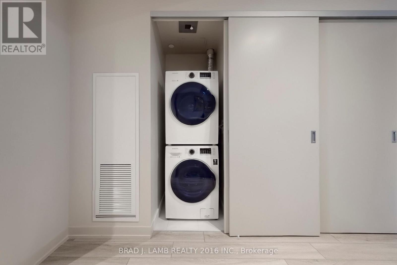 1207 - 458 Richmond Street W, Toronto, ON - Indoor Photo Showing Laundry Room