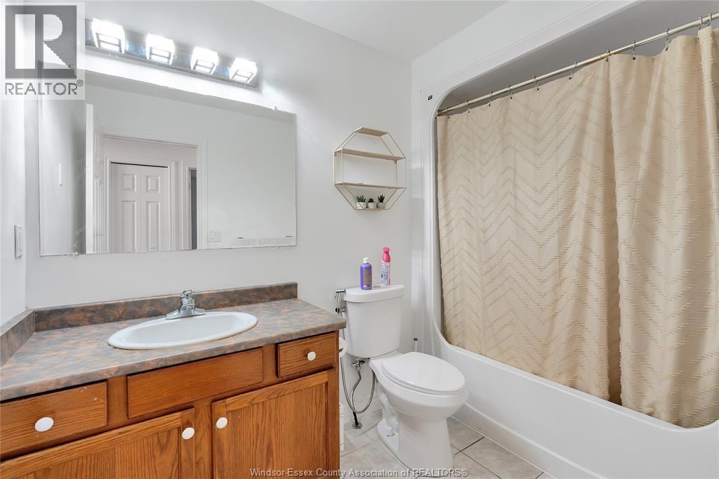 1414 Girard Drive, Lakeshore, ON - Indoor Photo Showing Bathroom