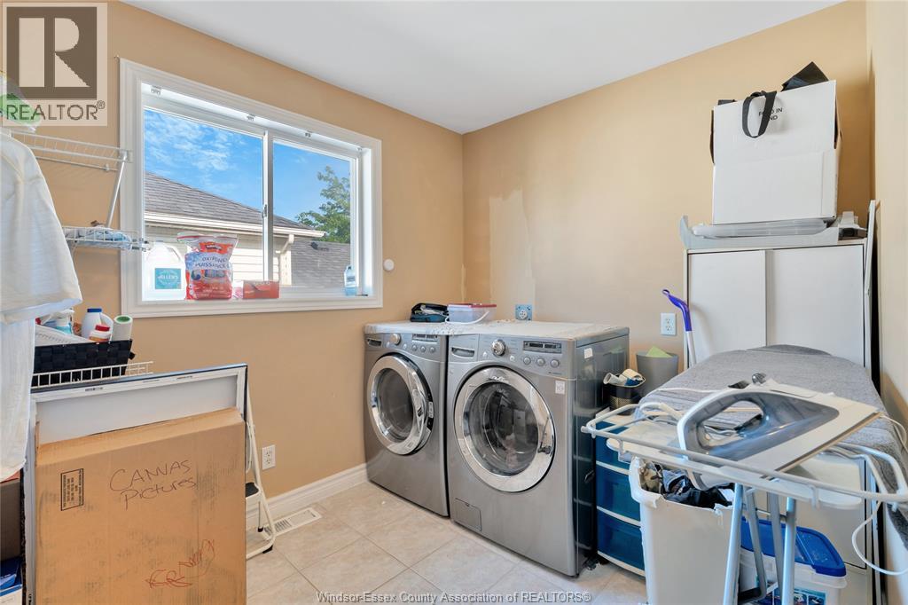 1414 Girard Drive, Lakeshore, ON - Indoor Photo Showing Laundry Room