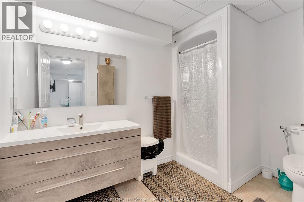 1414 Girard Drive, Lakeshore, ON - Indoor Photo Showing Bathroom