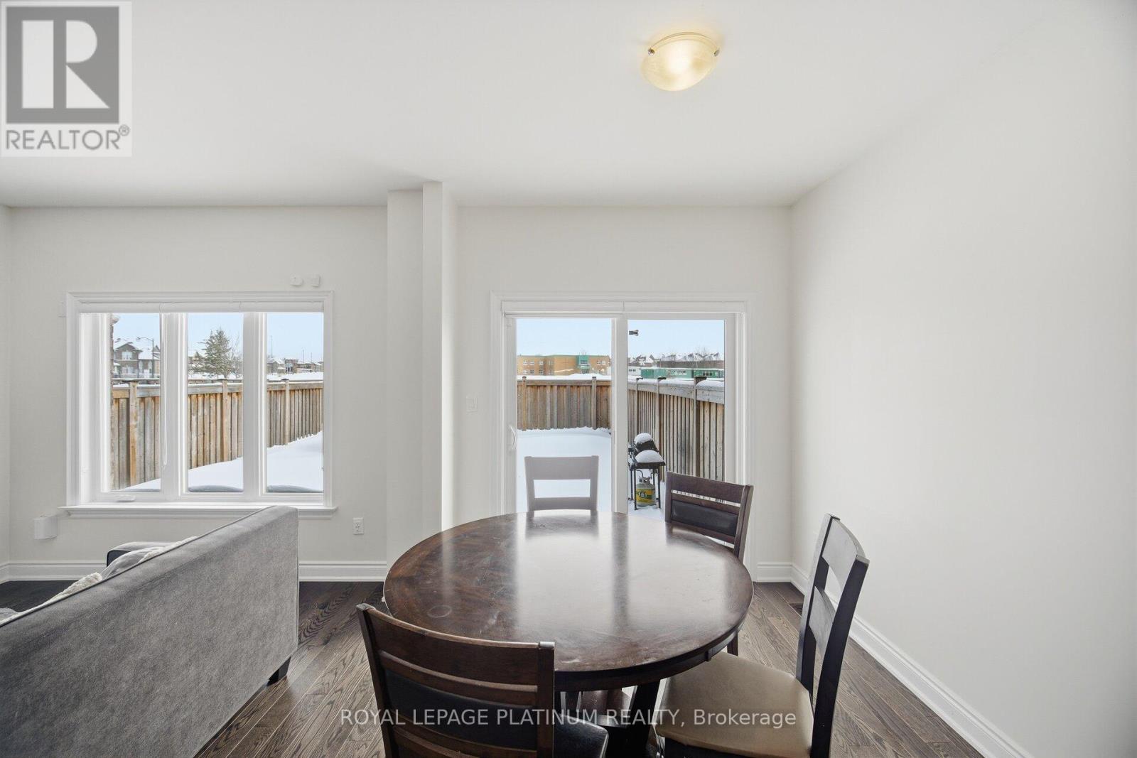 202 Sutherland Avenue, Bradford West Gwillimbury, ON - Indoor Photo Showing Dining Room