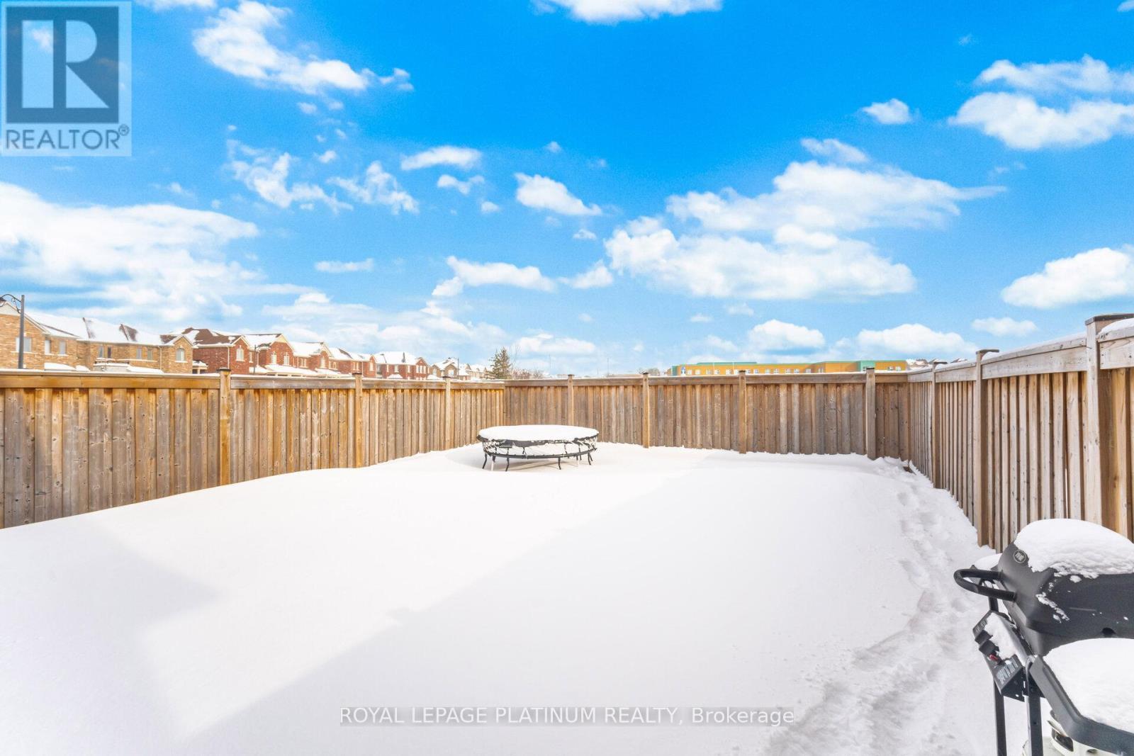 202 Sutherland Avenue, Bradford West Gwillimbury, ON - Outdoor