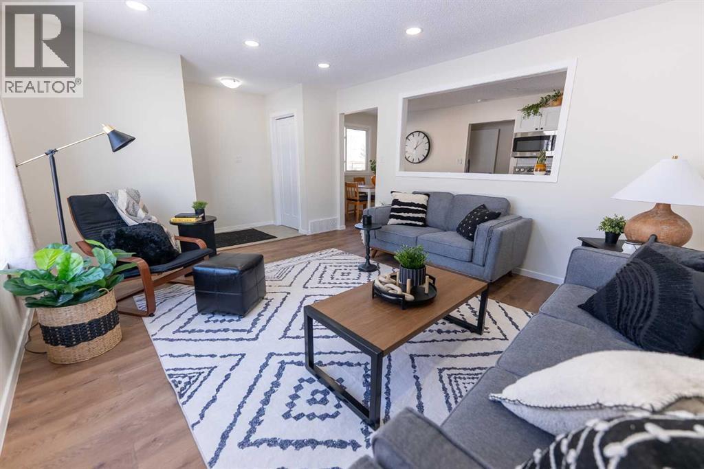 215 Overdown Drive, Red Deer, AB - Indoor Photo Showing Living Room