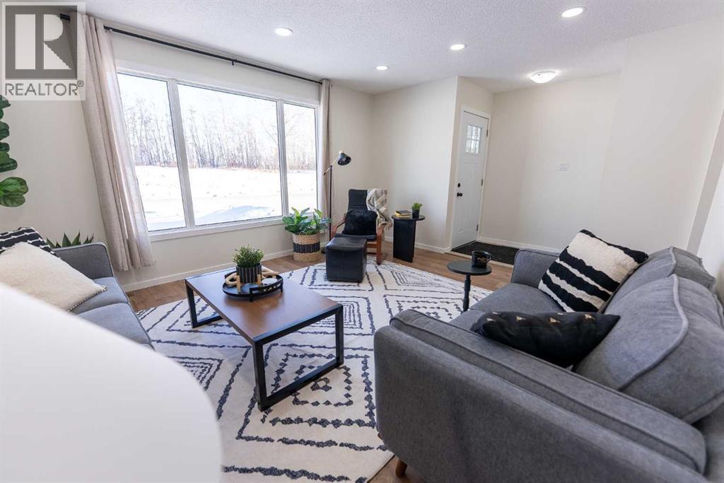 215 Overdown Drive, Red Deer, AB - Indoor Photo Showing Living Room