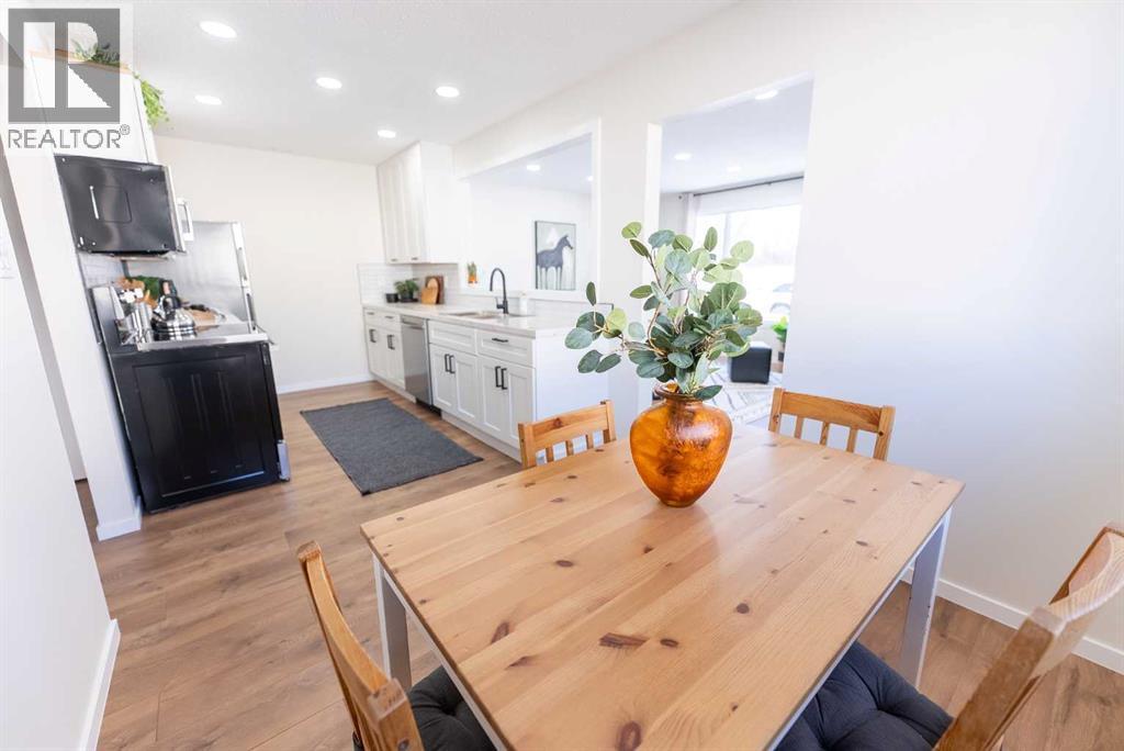 215 Overdown Drive, Red Deer, AB - Indoor Photo Showing Dining Room