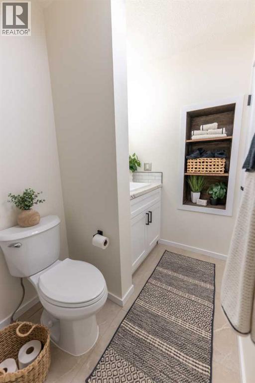 215 Overdown Drive, Red Deer, AB - Indoor Photo Showing Bathroom
