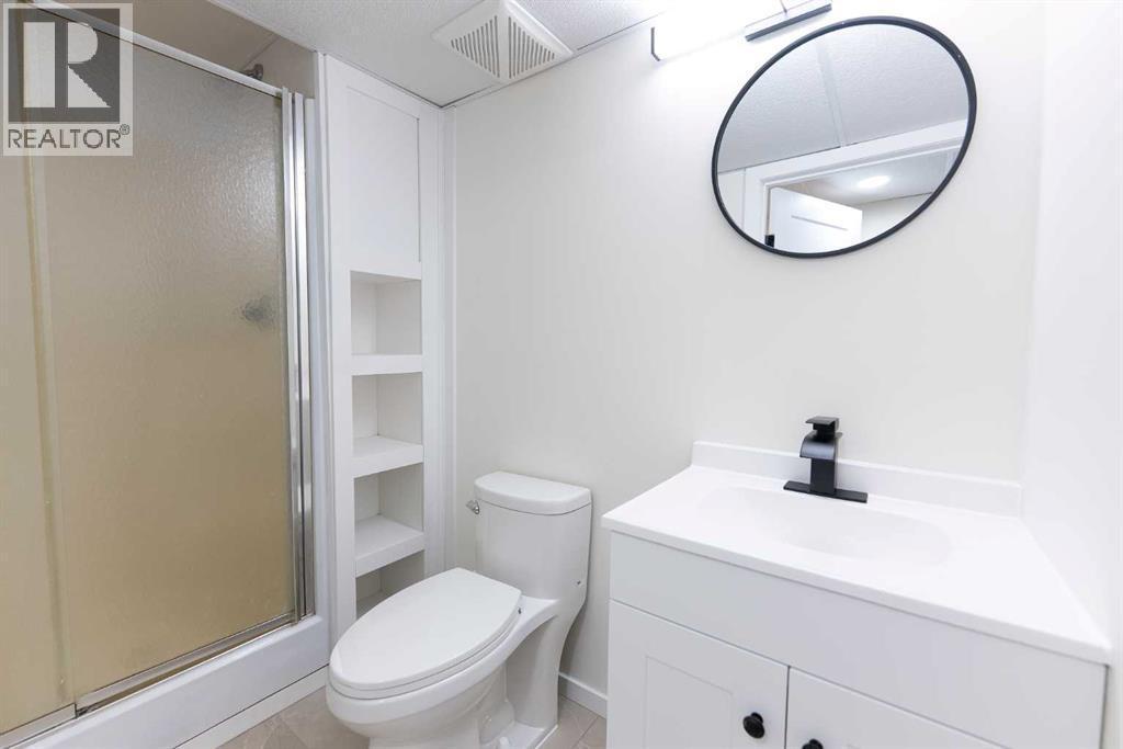 215 Overdown Drive, Red Deer, AB - Indoor Photo Showing Bathroom