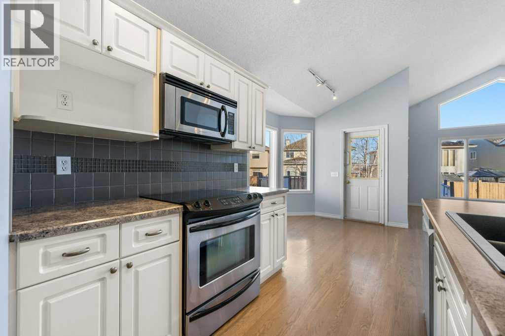58 Chaparral Close Se, Calgary, AB - Indoor Photo Showing Kitchen