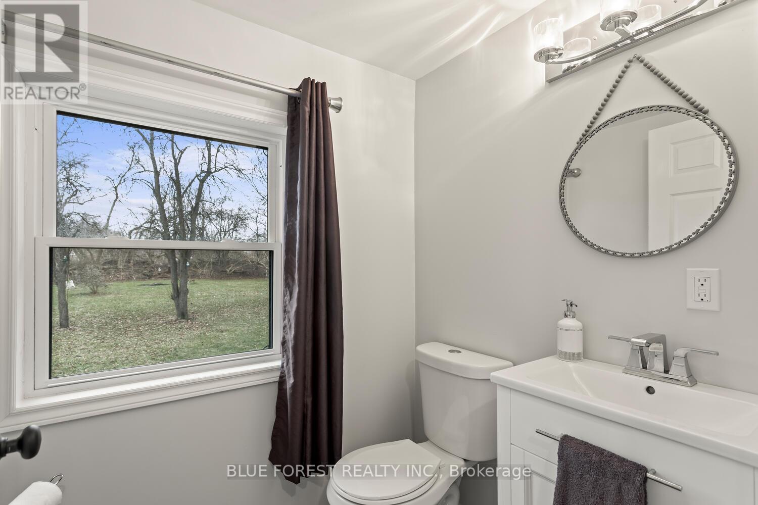 1148 Jane Street, West Elgin (West Lorne), ON - Indoor Photo Showing Bathroom