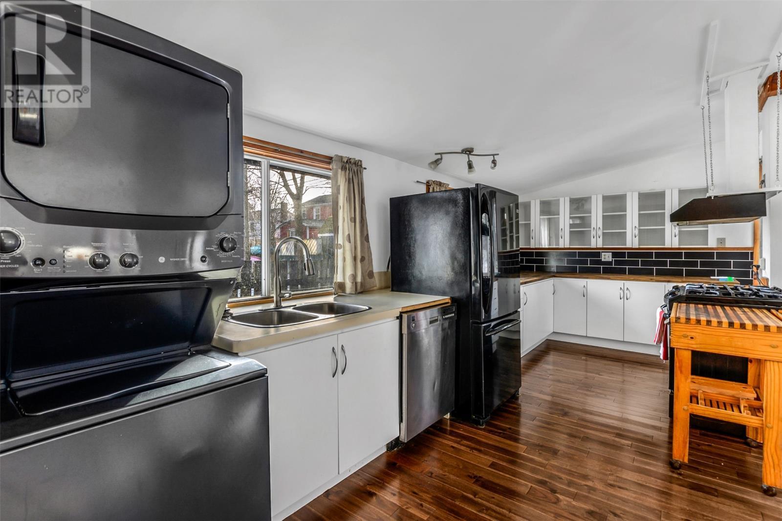 7 Appledore Place, St. John'S, NL - Indoor Photo Showing Kitchen With Double Sink