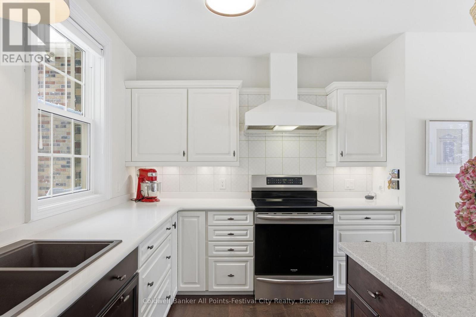 5 Cobourg Street, Goderich (Goderich (Town)), ON - Indoor Photo Showing Kitchen With Double Sink